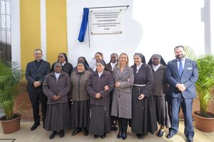 El Ayuntamiento reconoce la vinculación de las Clarisas con Alcalá en la figura de la hermana sor Celina con un azulejo conmemorativo en el Convento de Santa Clara